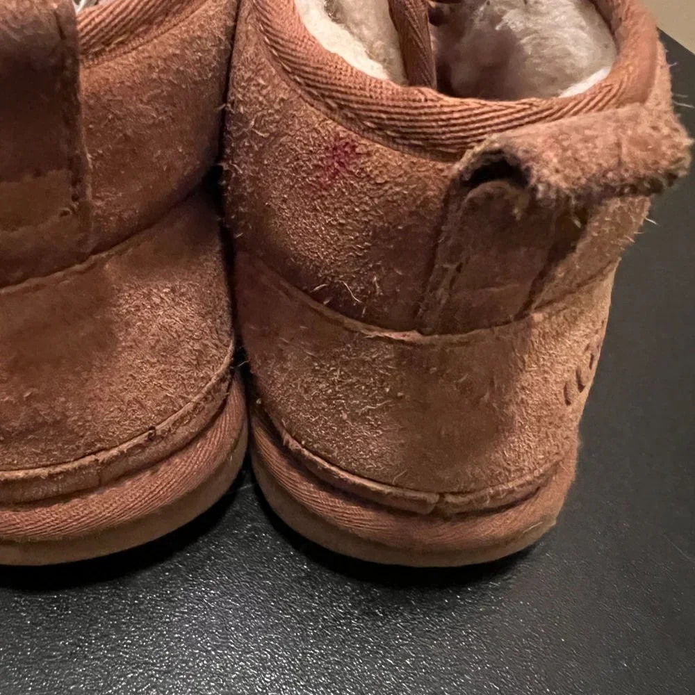 Ugg size 5 boots 3236 tan